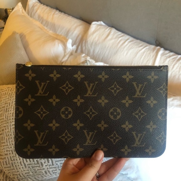 Louis Vuitton Pouch - Picture 5 of 9